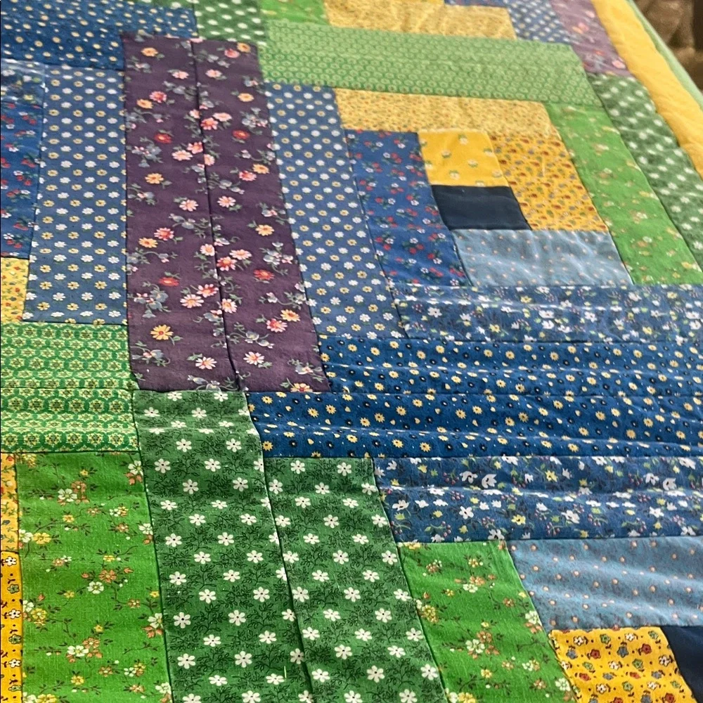 HANDMADE QUILT Pieced LOG CABIN COURTHOUSE STEP Colorful Patchwork Retro